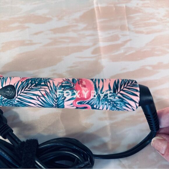 Foxy Bae Curling Wand - Picture 6 of 13